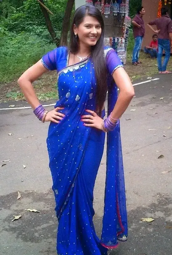 INDIAN TV ACTRESS KRATIKA SENGAR IMAGES IN BLUE SAREE 1